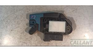 Gebruikte Dode hoek sensor Landrover Range Rover Velar (LY) 2.0 16V P250 AWD Prijs € 242,00 Inclusief btw aangeboden door Garage Callant