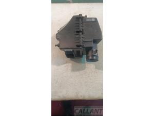 Gebruikte Luchtfilterhuis Landrover Range Rover Velar (LY) 2.0 16V P250 AWD Prijs € 139,15 Inclusief btw aangeboden door Garage Callant