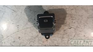 Gebruikte Schakelaar handrem Jaguar XE 3.0 V6 S 24V Prijs € 24,20 Inclusief btw aangeboden door Garage Callant