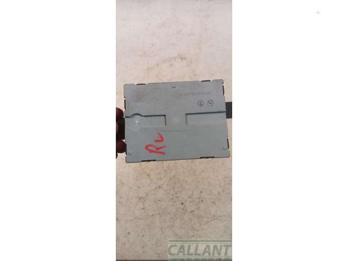 Centrale Deurvergrendelings Module van een Land Rover Range Rover Velar (LY) 2.0 16V P250 AWD 2021