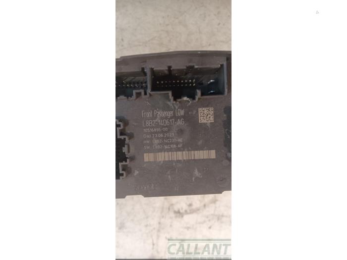 Centrale Deurvergrendelings Module van een Land Rover Range Rover Velar (LY) 2.0 16V P250 AWD 2021