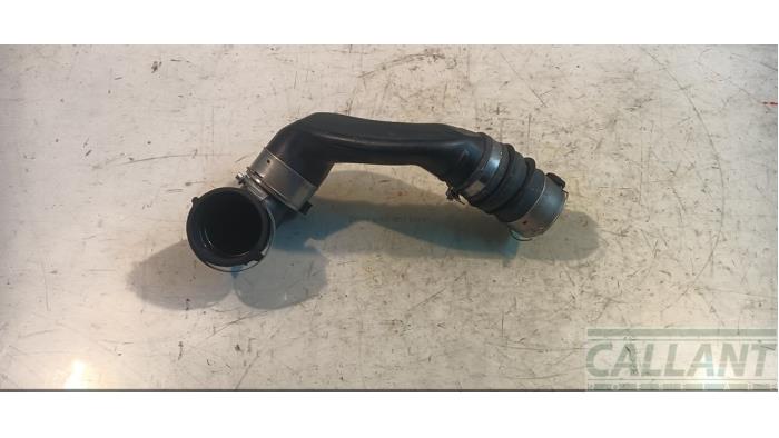 Gebruikte Intercooler Slang Landrover Range Rover Velar (LY) 2.0 16V P250 AWD Prijs € 48,40 Inclusief btw aangeboden door Garage Callant