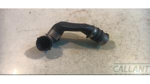 Gebruikte Intercooler Slang Landrover Range Rover Velar (LY) 2.0 16V P250 AWD Prijs € 48,40 Inclusief btw aangeboden door Garage Callant