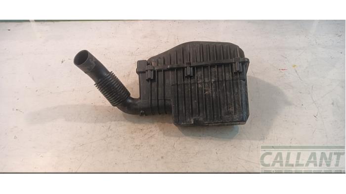 Gebruikte Luchtfilterhuis Peugeot 2008 (CU) 1.2 Vti 12V PureTech 82 Prijs € 24,20 Inclusief btw aangeboden door Garage Callant