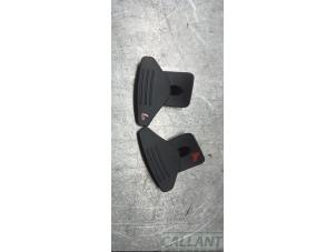 Gebruikte Schakelflipper set Jaguar XJ (X351) 2.0 i4 Ti 16V Prijs € 30,25 Inclusief btw aangeboden door Garage Callant