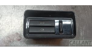 Gebruikte Schakelaar achterklep Jaguar XJ (X351) 2.0 i4 Ti 16V Prijs € 30,25 Inclusief btw aangeboden door Garage Callant