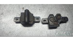 Gebruikte Motorkap Slotmechaniek Volvo V40 (MV) 1.6 D2 Prijs € 48,40 Inclusief btw aangeboden door Garage Callant