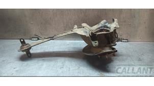 Gebruikte Fusee rechts-achter Volvo V40 (MV) 1.6 D2 Prijs € 78,65 Inclusief btw aangeboden door Garage Callant