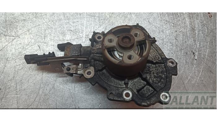 Gebruikte Waterpomp Jaguar XE 2.0d 180 16V Prijs € 60,50 Inclusief btw aangeboden door Garage Callant