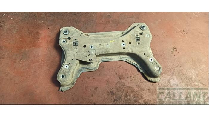 Gebruikte Subframe Opel Vivaro 2.0 CDTI 16V Prijs € 151,25 Inclusief btw aangeboden door Garage Callant