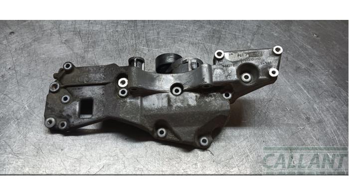 Gebruikte Dynamosteun boven Landrover Freelander II 2.2 tD4 16V Prijs € 30,25 Inclusief btw aangeboden door Garage Callant
