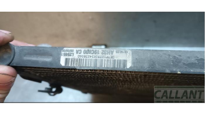 Airco Condensor van een Land Rover Range Rover Sport (LS) 3.0 S TDV6 2010