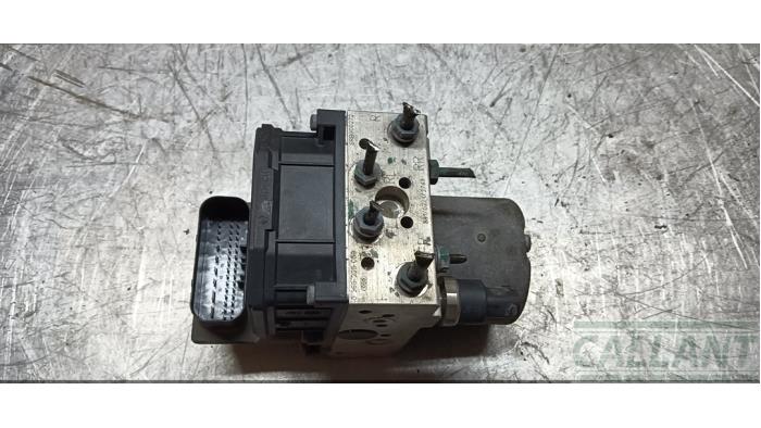 Gebruikte ABS Pomp Landrover Range Rover III (LM) 4.4 V8 32V Prijs € 332,75 Inclusief btw aangeboden door Garage Callant