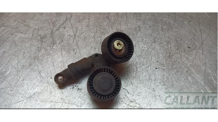 Gebruikte Omlooprol multieriem Landrover Range Rover III (LM) 4.4 V8 32V Prijs € 60,50 Inclusief btw aangeboden door Garage Callant