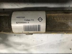 Gebruikte Homokineetas rechts-voor Renault Clio III (BR/CR) 1.5 dCi FAP Prijs op aanvraag aangeboden door Autohandel-Smet Gebroeders NV