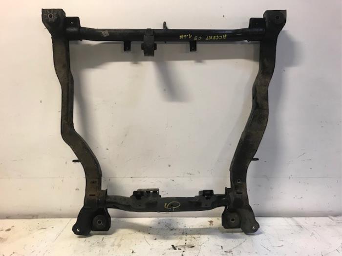 Subframe Hyundai Accent, 2000 / 2006 1.6 16V, Hatchback, Benzine, 1.599cc, 77kW (105pk), FWD, G4ED, 2002-12 / 2005-11 (Gebruikt)