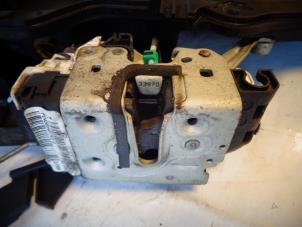 Gebruikte Deurslot Mechaniek 4Deurs links-voor Dodge Nitro 2.8 CRD 16V 4x2 Prijs op aanvraag aangeboden door Autohandel-Smet Gebroeders NV