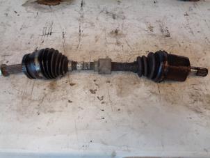 Gebruikte Aandrijfas links-voor Kia Cee'd Sporty Wagon (EDF) 1.6 CRDi 90 16V Prijs op aanvraag aangeboden door Autohandel-Smet Gebroeders NV