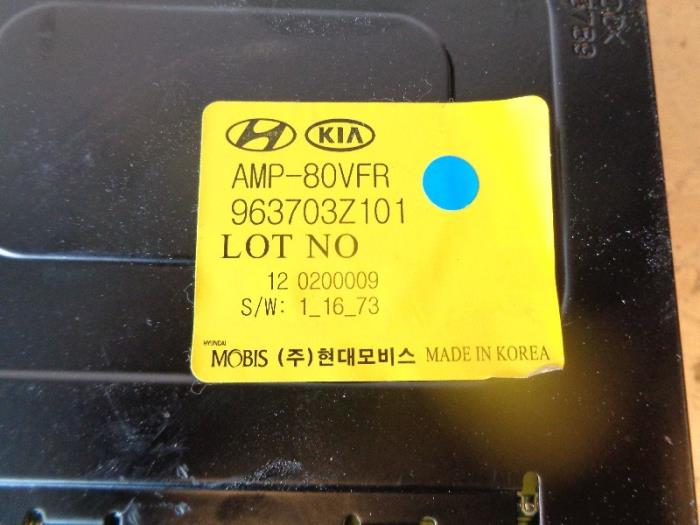 Radio versterker van een Hyundai i40 CW (VFC) 1.7 CRDi 16V 2014