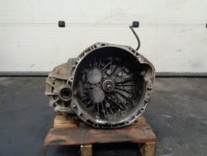 Gebruikte Versnellingsbak Renault Trafic New (FL) 2.0 dCi 16V 90 Prijs op aanvraag aangeboden door Autohandel-Smet Gebroeders NV