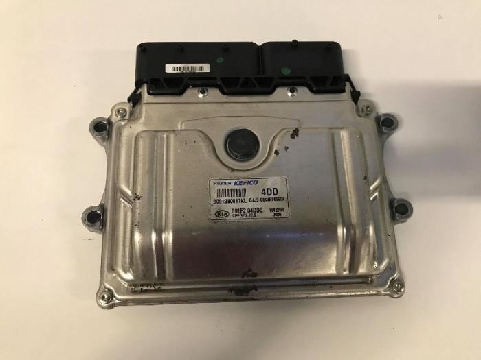Gebruikte Kontaktslot + computer Kia Cee'd (JDB5) 1.0i T-GDi 12V 120 Prijs op aanvraag aangeboden door Autohandel-Smet Gebroeders NV