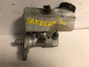 Gebruikte Hoofdremcilinder Dacia Sandero II 1.2 16V Prijs op aanvraag aangeboden door Autohandel-Smet Gebroeders NV