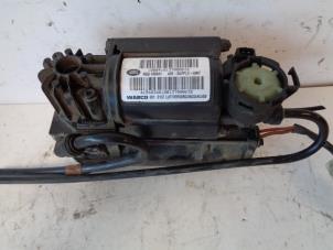 Gebruikte Luchtpomp (Vering) Landrover Discovery II 2.5 Td5 Prijs op aanvraag aangeboden door Autohandel-Smet Gebroeders NV