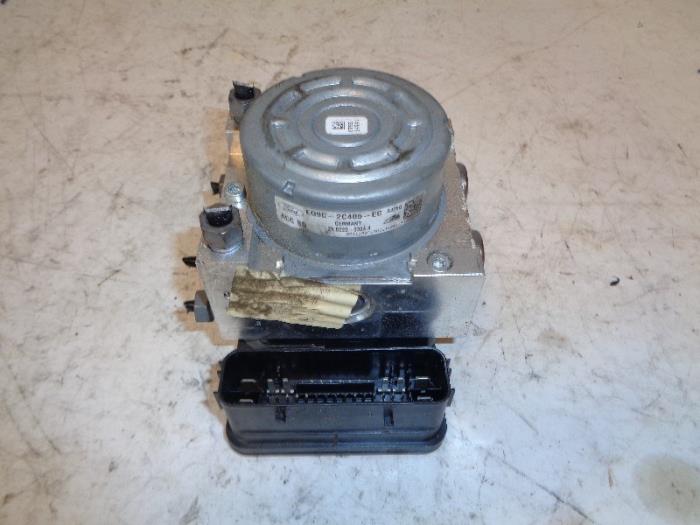 Gebruikte ABS Pomp Ford Mondeo V 2.0 TDCi 150 16V Prijs op aanvraag aangeboden door Autohandel-Smet Gebroeders NV