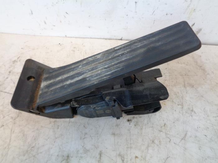 Gebruikte Sensor Gaspedaalpositie BMW X3 (F25) sDrive18d 16V Prijs op aanvraag aangeboden door Autohandel-Smet Gebroeders NV