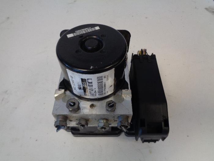 Gebruikte ABS Pomp Ford EcoSport (JK8) 1.5 Ti-VCT 16V Prijs op aanvraag aangeboden door Autohandel-Smet Gebroeders NV