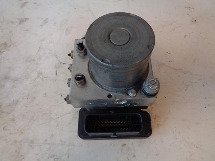 Gebruikte ABS Pomp Seat Ibiza IV (6J5) 1.4 TDI 12V Prijs op aanvraag aangeboden door Autohandel-Smet Gebroeders NV