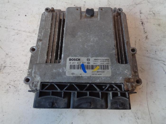 Gebruikte Computer Motormanagement Renault Master III (FV) 2.3 dCi 145 16V FWD Prijs op aanvraag aangeboden door Autohandel-Smet Gebroeders NV