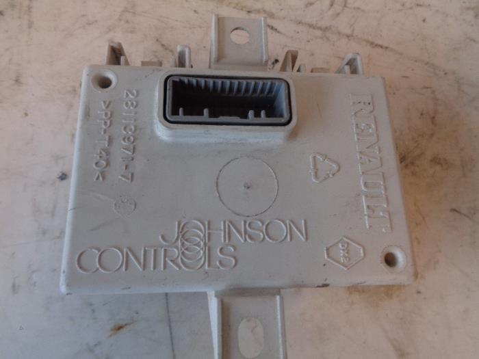 Gebruikte Computer Diversen Renault Master III (FV) 2.3 dCi 145 16V FWD Prijs op aanvraag aangeboden door Autohandel-Smet Gebroeders NV