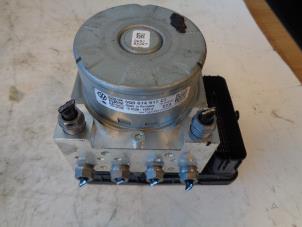 Gebruikte ABS Pomp Volkswagen Touran (5T1) 1.6 TDI SCR BlueMotion Technology Prijs op aanvraag aangeboden door Autohandel-Smet Gebroeders NV