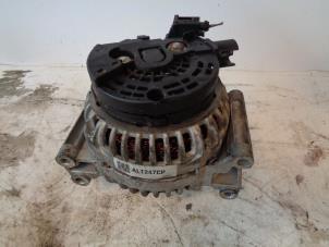 Gebruikte Dynamo Mercedes E (W211) 3.2 E-320 CDI 24V Prijs op aanvraag aangeboden door Autohandel-Smet Gebroeders NV