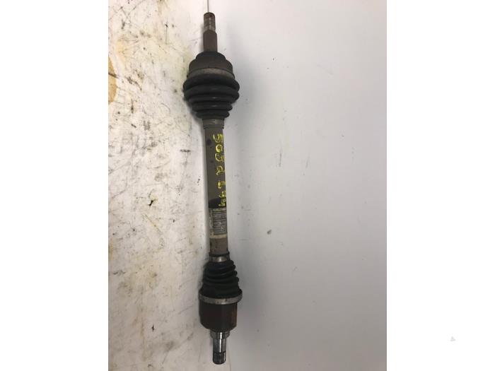 Gebruikte Aandrijfas links-voor Peugeot 508 (8D) 1.6 e-THP 165 16V Prijs op aanvraag aangeboden door Autohandel-Smet Gebroeders NV