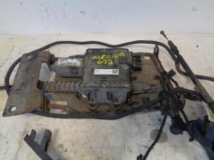 Gebruikte Handrem motor Opel Meriva 1.7 CDTI 16V Prijs op aanvraag aangeboden door Autohandel-Smet Gebroeders NV