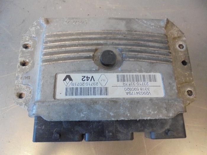 Gebruikte Computer Motormanagement Dacia Sandero III 1.0 Sce 12V Prijs op aanvraag aangeboden door Autohandel-Smet Gebroeders NV
