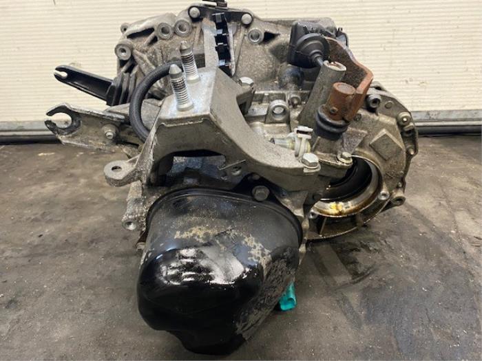 Versnellingsbak van een Dacia Sandero II 1.2 16V 2014