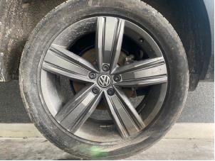 Gebruikte Velgen set + banden Volkswagen Tiguan (AD1) 2.0 TDI 16V BlueMotion Techn.SCR 4Motion Prijs op aanvraag aangeboden door Autohandel-Smet Gebroeders NV
