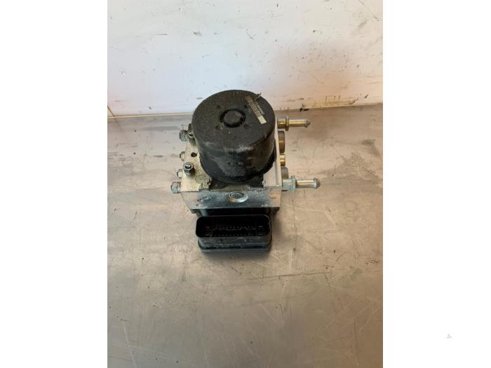 Gebruikte ABS Pomp Subaru Outback (BR) 2.0 D 16V Prijs op aanvraag aangeboden door Autohandel-Smet Gebroeders NV