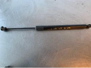 Gebruikte Gasdemper links-achter Opel Meriva Prijs op aanvraag aangeboden door Autohandel-Smet Gebroeders NV