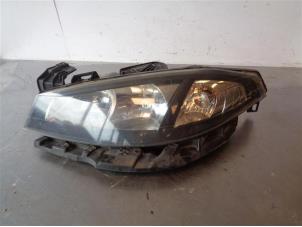 Gebruikte Linker Koplamp Renault Laguna II Grandtour (KG) Prijs op aanvraag aangeboden door Autohandel-Smet Gebroeders NV