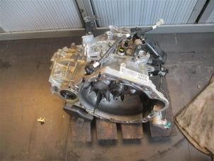 Gebruikte Versnellingsbak Kia Stonic (YB) 1.4 MPI 16V Prijs op aanvraag aangeboden door Autohandel-Smet Gebroeders NV