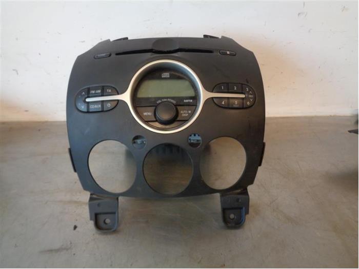 Radio van een Mazda 2. 2009