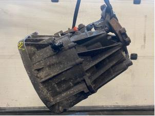 Gebruikte Versnellingsbak Renault Master III (FV) 2.3 dCi 125 16V FWD Prijs op aanvraag aangeboden door Autohandel-Smet Gebroeders NV