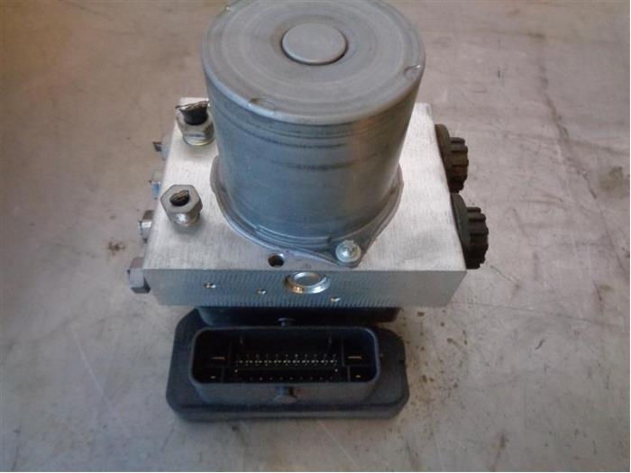 Gebruikte ABS Pomp Ford Ranger 2.2 TDCi 16V 4x4 Prijs op aanvraag aangeboden door Autohandel-Smet Gebroeders NV