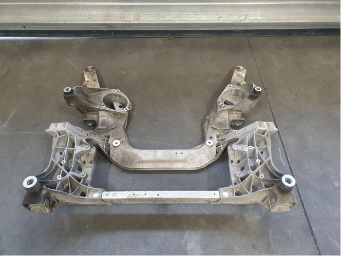 Gebruikte Subframe BMW 5 serie (F10) 520d 16V Prijs op aanvraag aangeboden door Autohandel-Smet Gebroeders NV