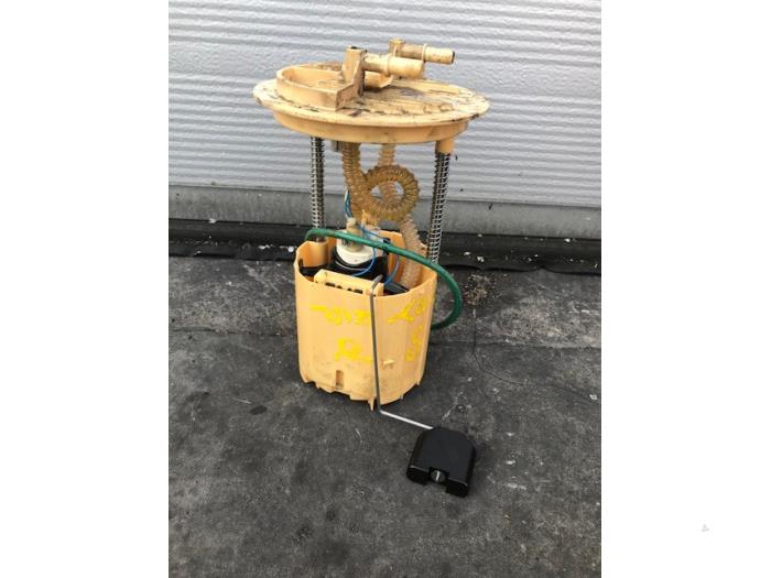 Gebruikte Tank element Pomp Chrysler Voyager/Grand Voyager (RG/RS) 2.8 CRD 16V Grand Voyager Prijs op aanvraag aangeboden door Autohandel-Smet Gebroeders NV