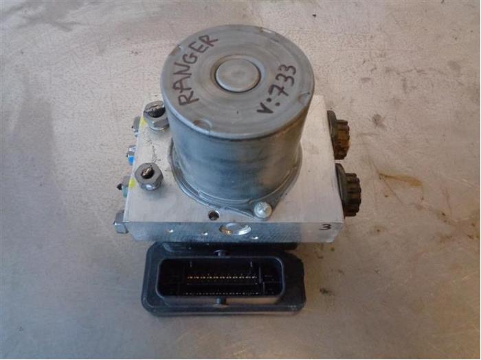 ABS Pomp van een Ford Ranger 3.2 TDCi 20V 4x4 2017